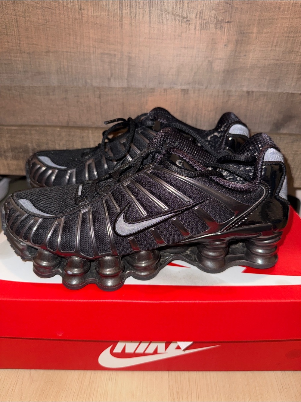 Nike Shox TL
Women's Shoes